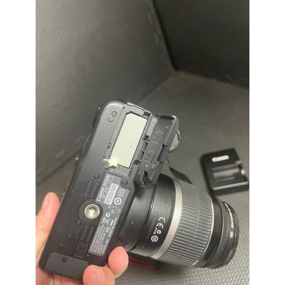 Canon EOS Rebel XS DS126191 Camera w/ EFS 18-55mm Lens + Charger + Case - Picture 9 of 12